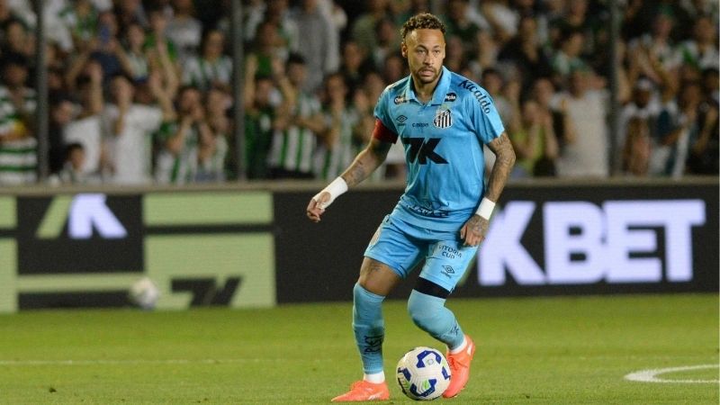 Neymar Injured Yet Still Scores a Shocking Hat-Trick