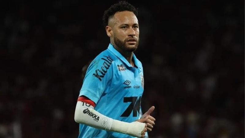 Neymar Injured Yet Still Scores a Shocking Hat-Trick